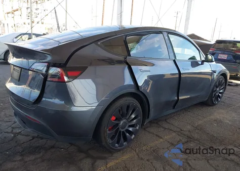 2022 Tesla Model Y Performance Dual Motor All-Wheel Drive z USA, uszkodzony, nr VIN 7SAYGDEF9NF511687